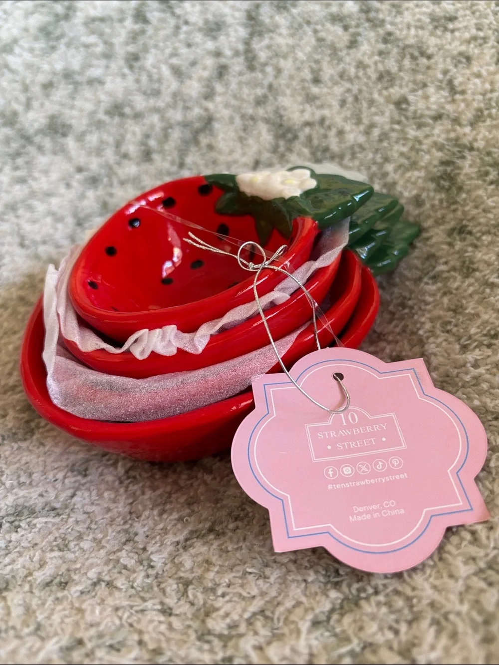 Strawberry Ceramic Measuring Cup Set of 4 Baking NWT 10 Strawberry Street